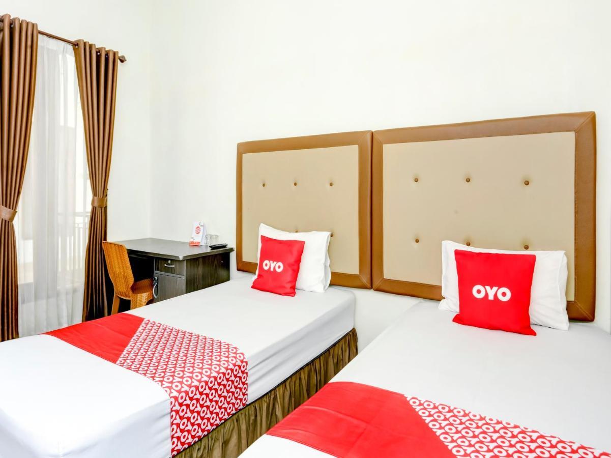 Oyo 3884 Dixie Syariah Guest House Samarinda Buitenkant foto